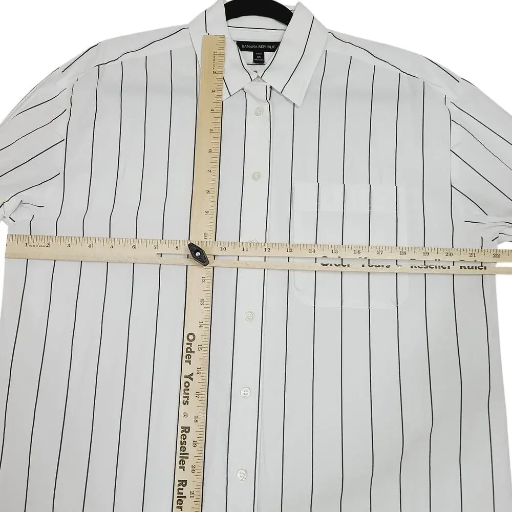 Banana Republic Button Front White w/Gray Size PM OVERSIZED **PRE-OWNED**